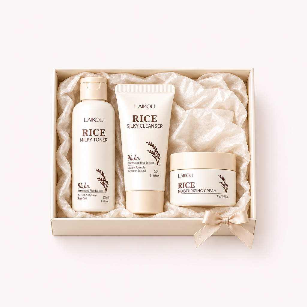 Coffret de soins LAIKOU sur fond rose très clair #fcf7f6