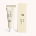 Tube et boîte du sérum solaire Beauty of Joseon sur fond rose très clair #fcf7f6